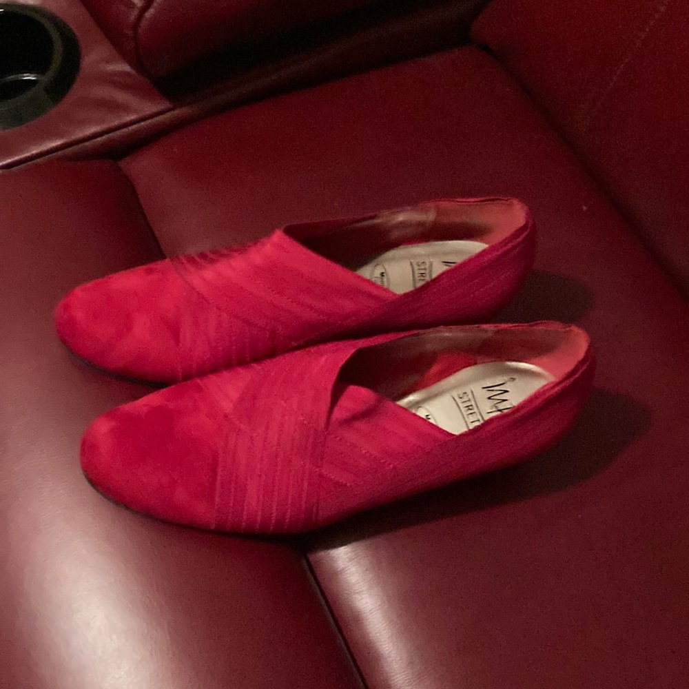 Pre-owned and gently used Impo shoe